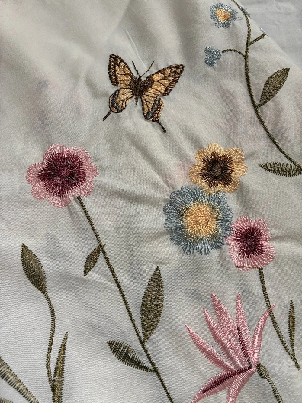 Embroidered Floral Scalloped Window Curtans in White with Multicolor Accents